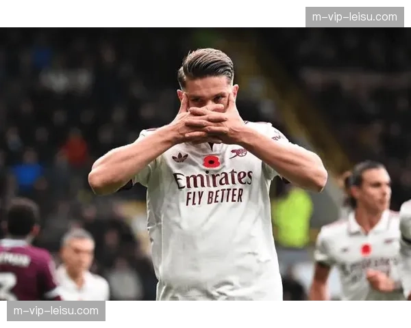 哲凯赖什荷甲疯狂进球引来围观，瑞典锋线真大腿实至名归